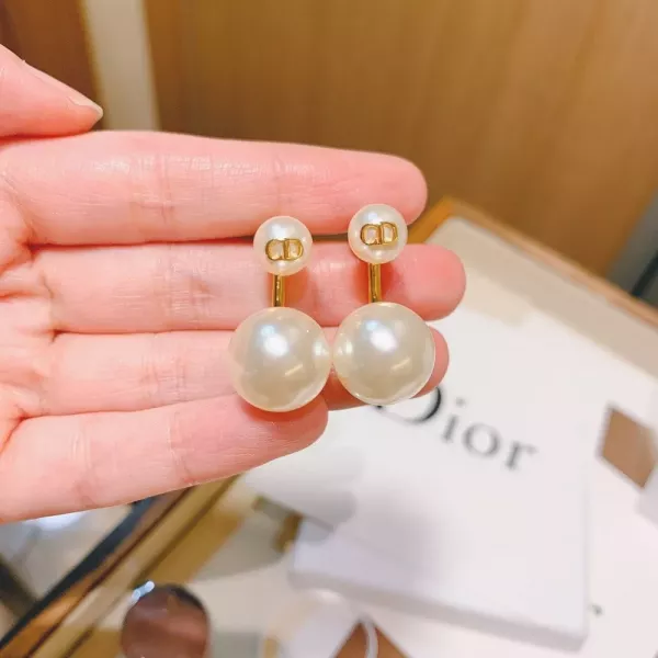디올 진주 장식 앞뒤 착용 이어링