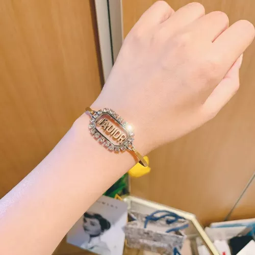 디올 자디올 레터 장식 스톤 오픈 팔찌
