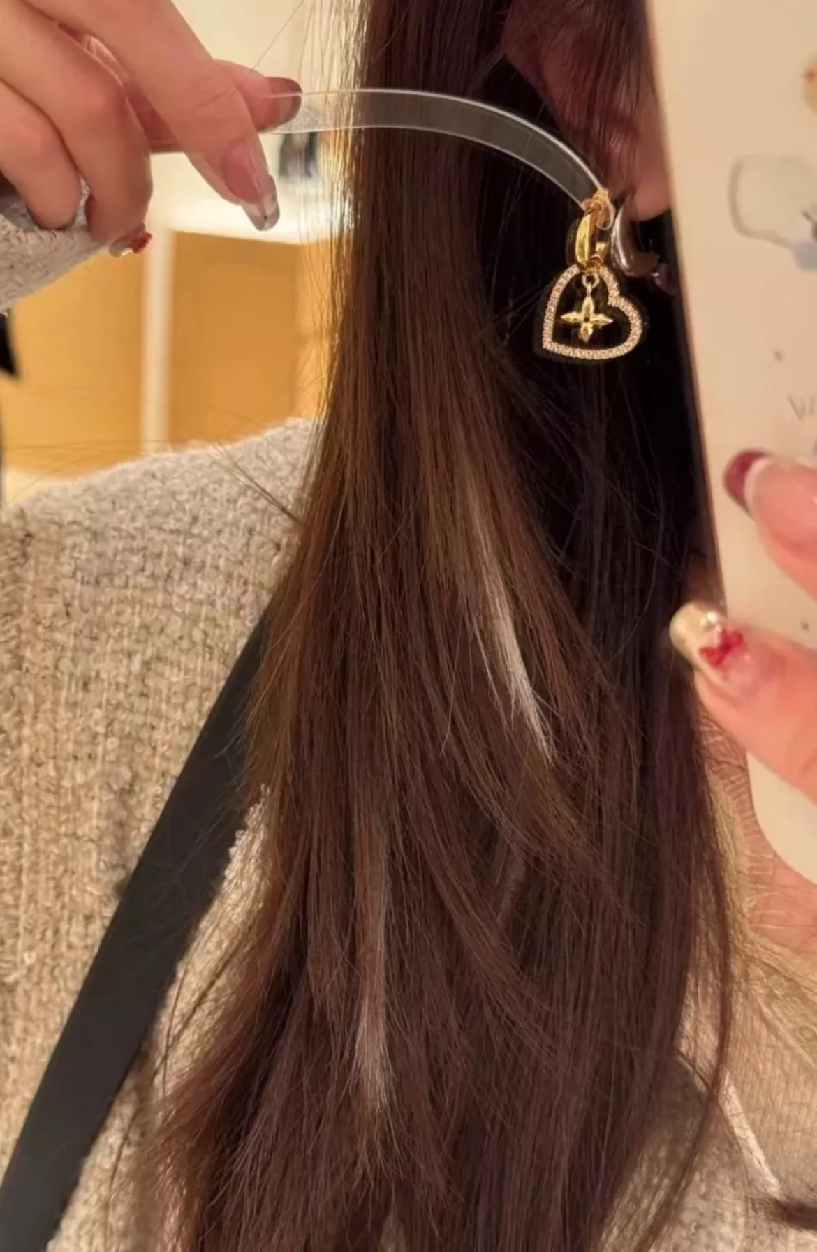 루이비통 하트 플라워 비대칭 이어링 상세 이미지 8