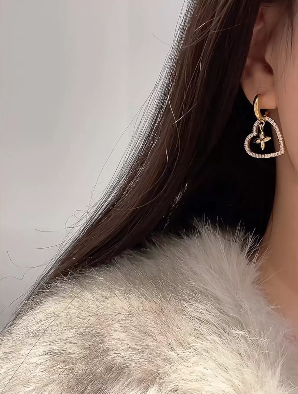 루이비통 하트 플라워 비대칭 이어링 상세 이미지 15