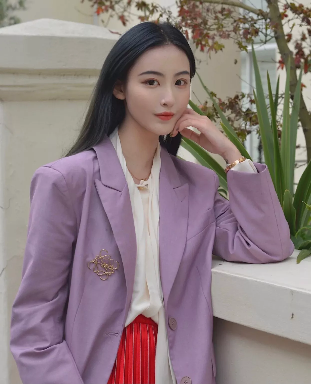 로에베 금속 로고 브로치 상세 이미지 24