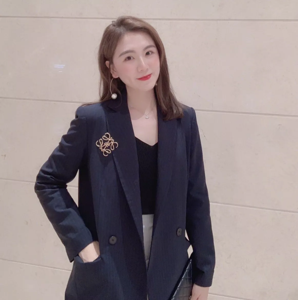 로에베 금속 로고 브로치 상세 이미지 13