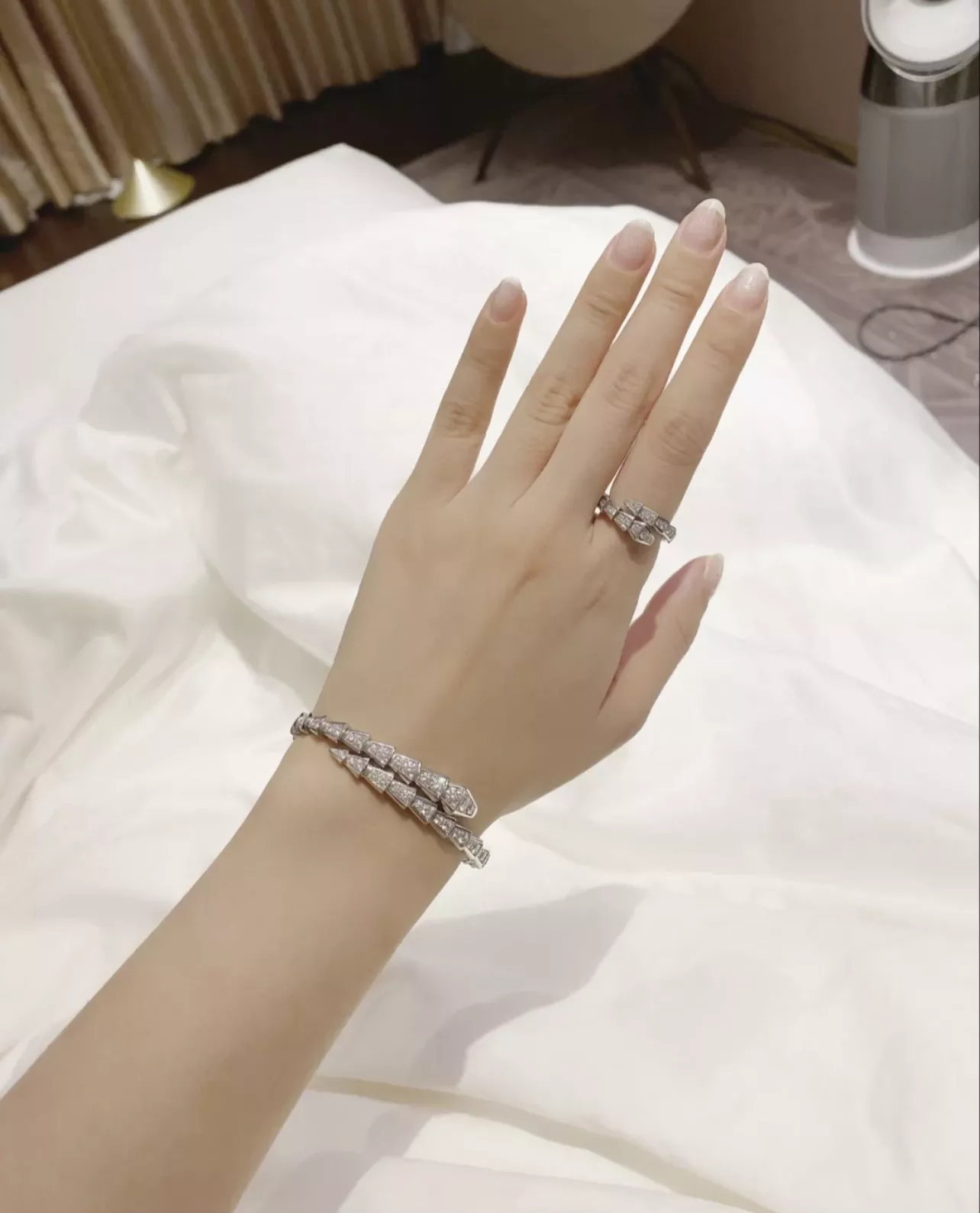 불가리 풀다이아 세르펜티 뱅글 팔찌 상세 이미지 9