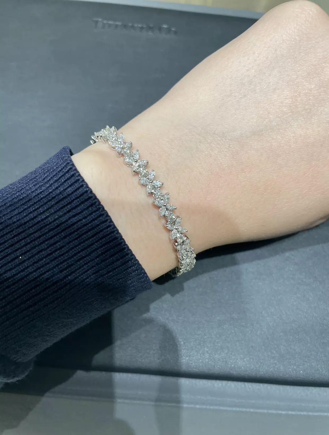 티파니앤코 빅토리아 풀스톤 팔찌 상세 이미지 16