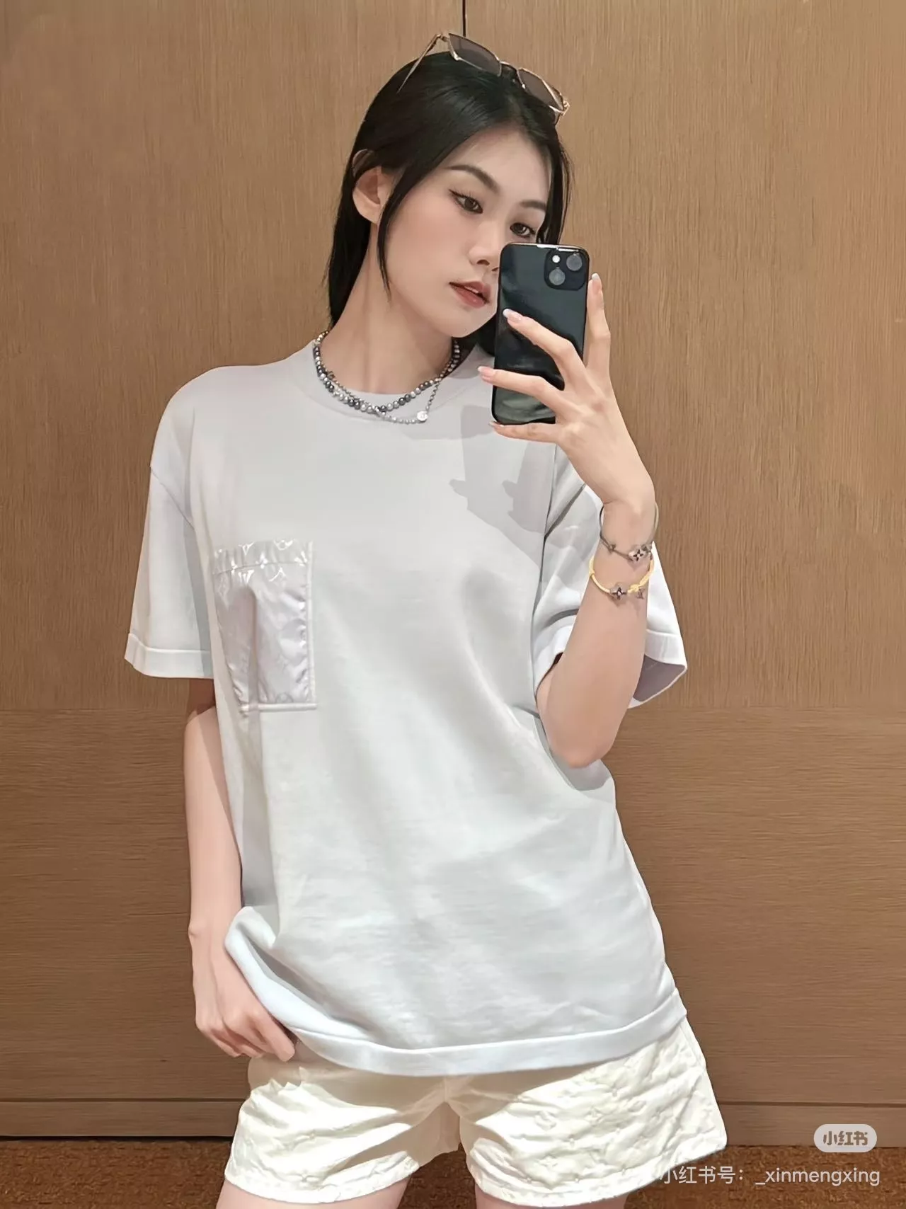 루이비통 자카드 포켓 배색 니트 반소매 상세 이미지 10