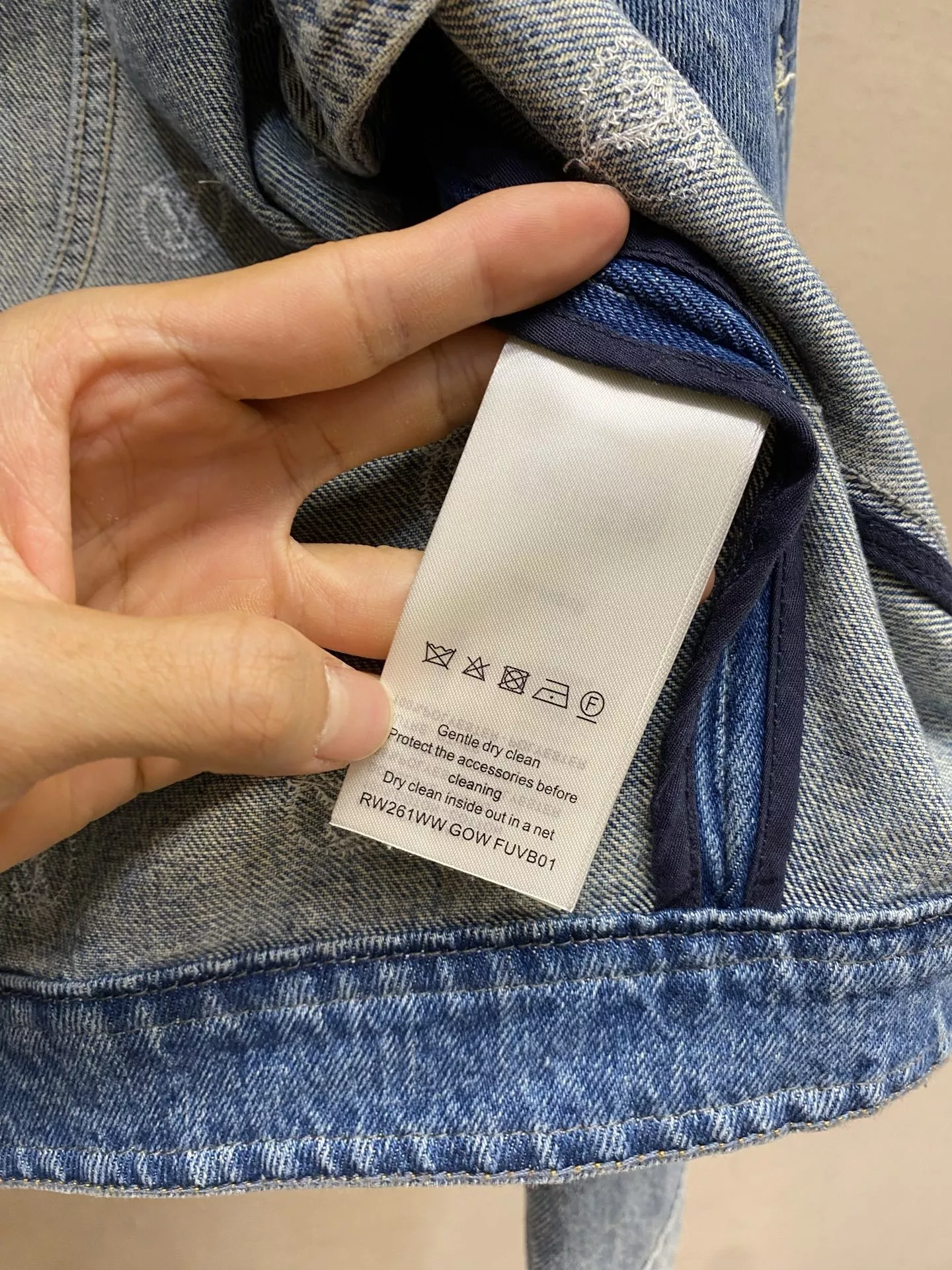 루이비통 포켓 레터링 스팽글 버튼 데님 재킷 상세 이미지 8