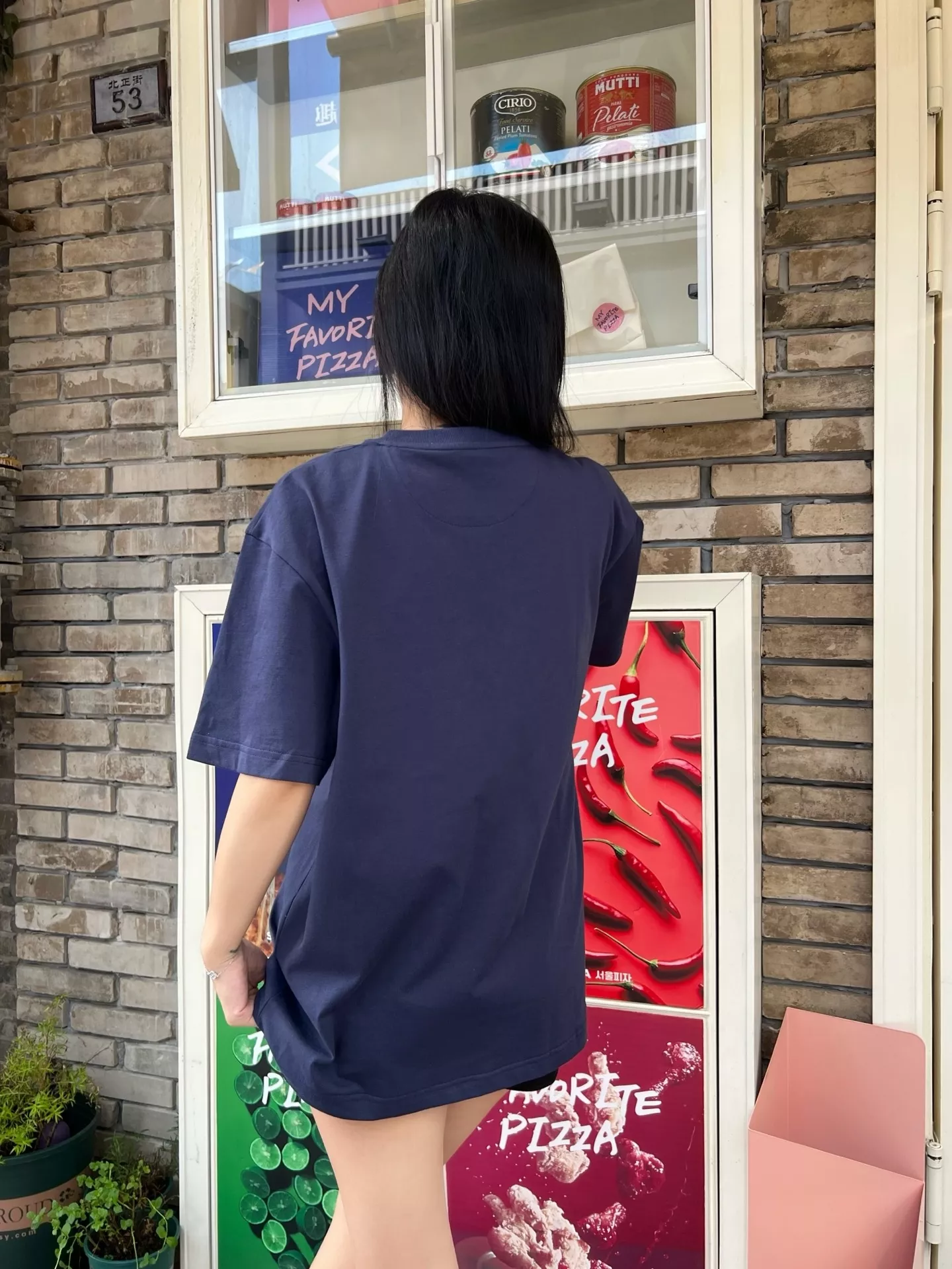 발렌티노 포켓 골드 자수 로고 반소매 티셔츠 상세 이미지 16
