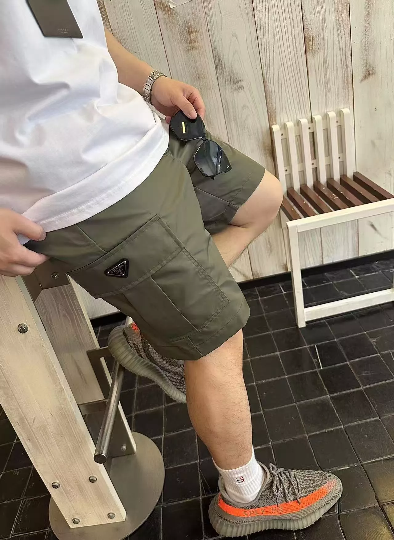 프라다 나일론 카고 쇼츠 상세 이미지 12