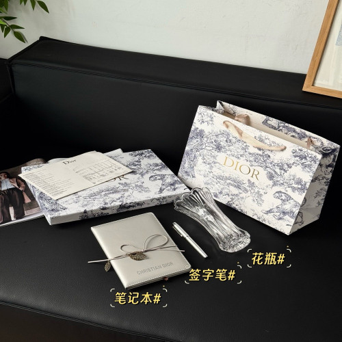 디올 한정판 문구 선물 세트