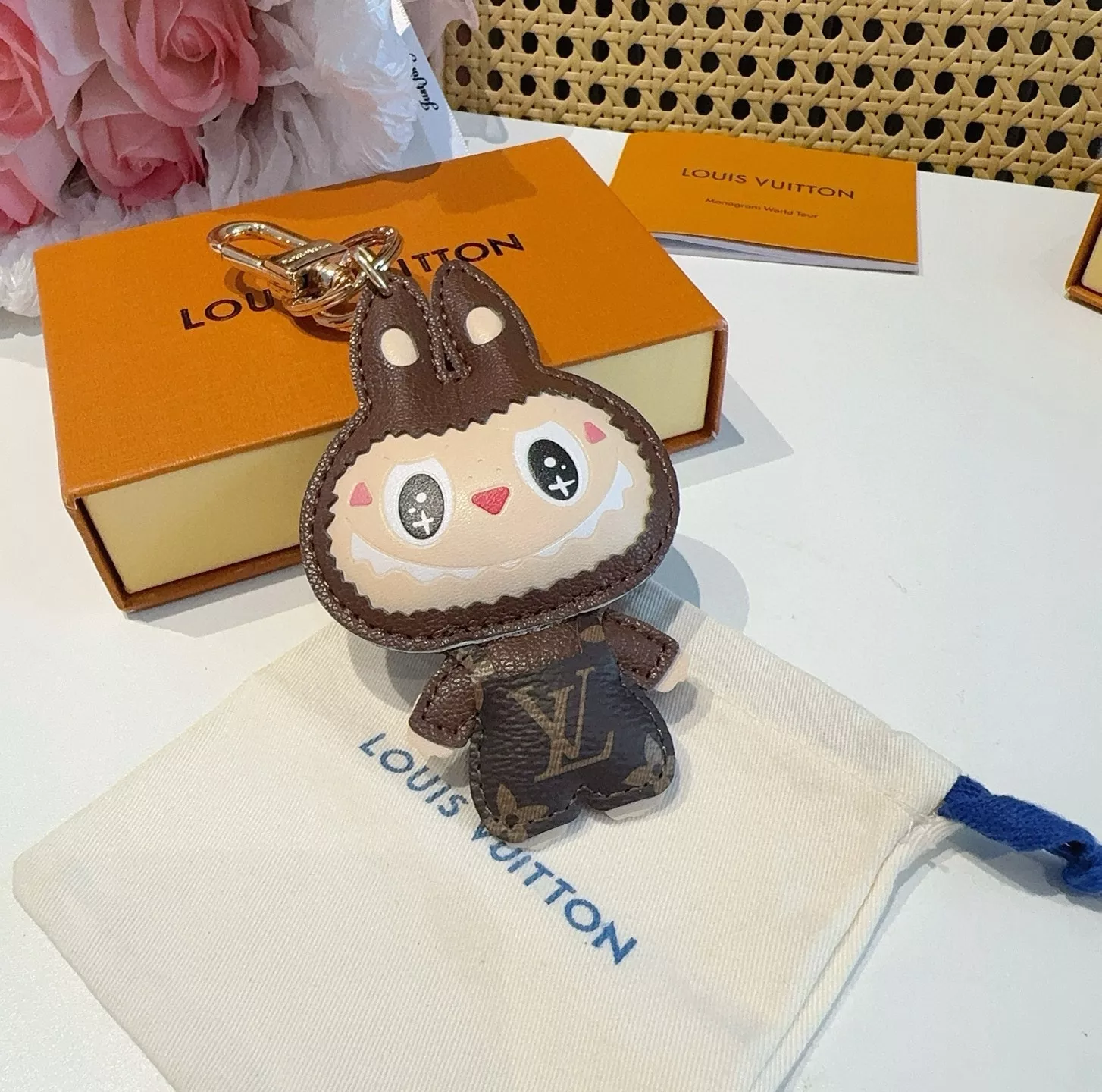 루이비통 라부부 인형 가방 장식 키링 상세 이미지 4