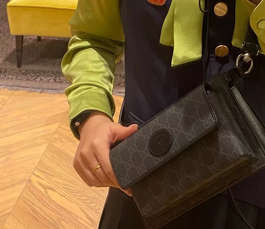 구찌 GG 수프림 벨트백 상세 이미지 19