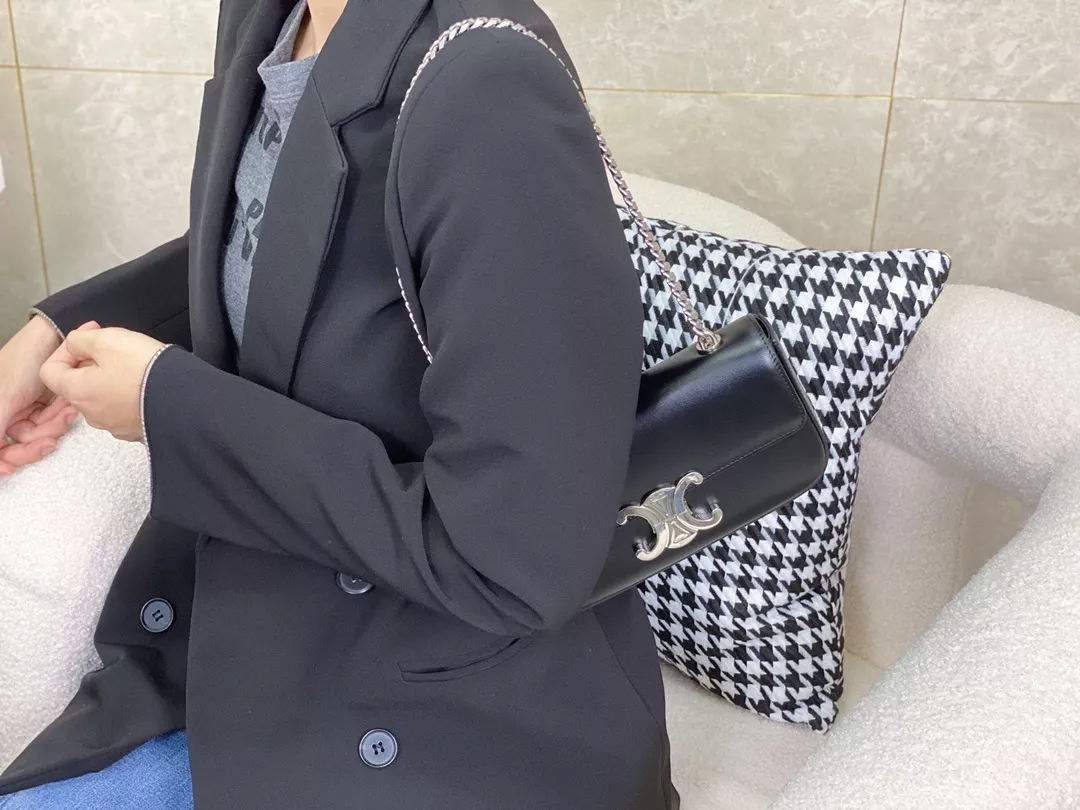 셀린느 트리옹프 체인 겨드랑이 가방 상세 이미지 18