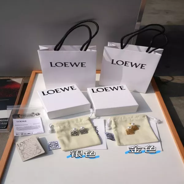 로에베 아나그램 진주 스터드 이어링