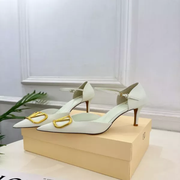 발렌티노 브이 버클 포인트 오픈 힐 샌들