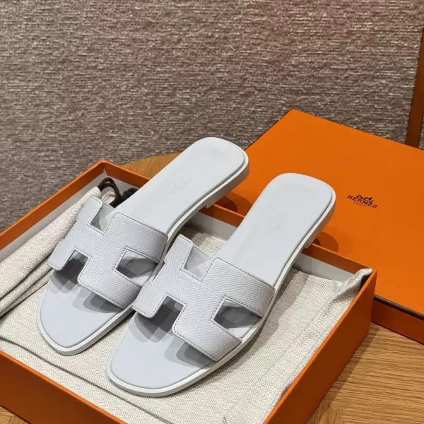 에르메스 오란 H 컷아웃 슬리퍼