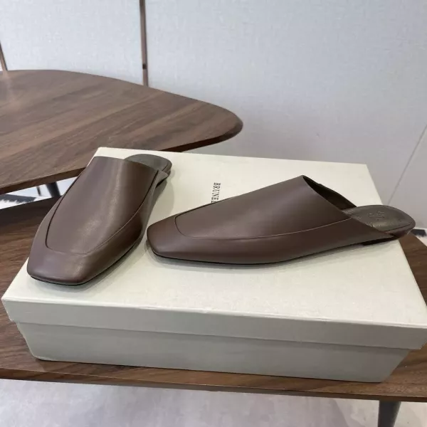 브루넬로쿠치넬리 스퀘어토 플랫 뮬 슬리퍼
