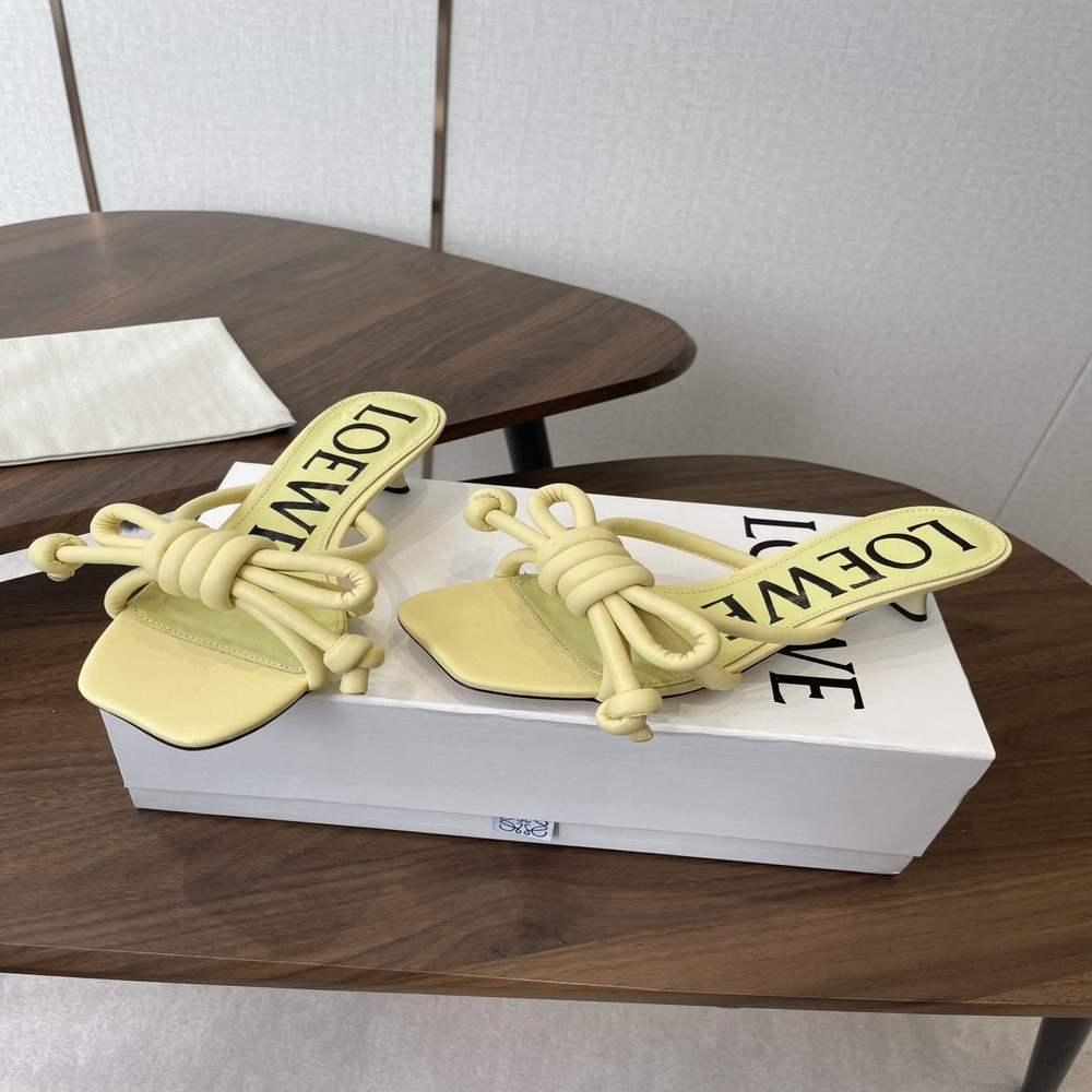 로에베 빈티지 무드 스트랩 샌들