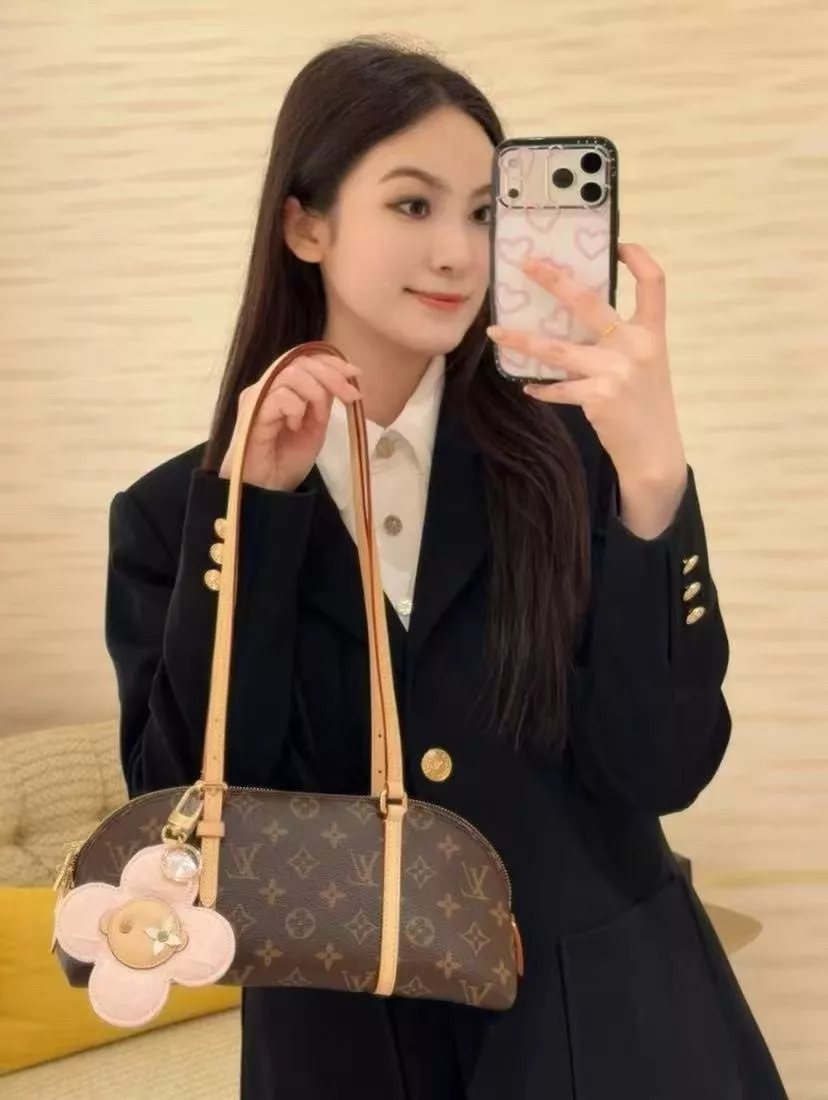 루이비통 이스트 웨스트 숄더 핸드백 상세 이미지 48