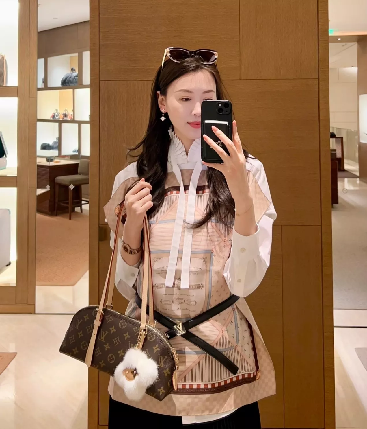 루이비통 이스트 웨스트 숄더 핸드백 상세 이미지 25