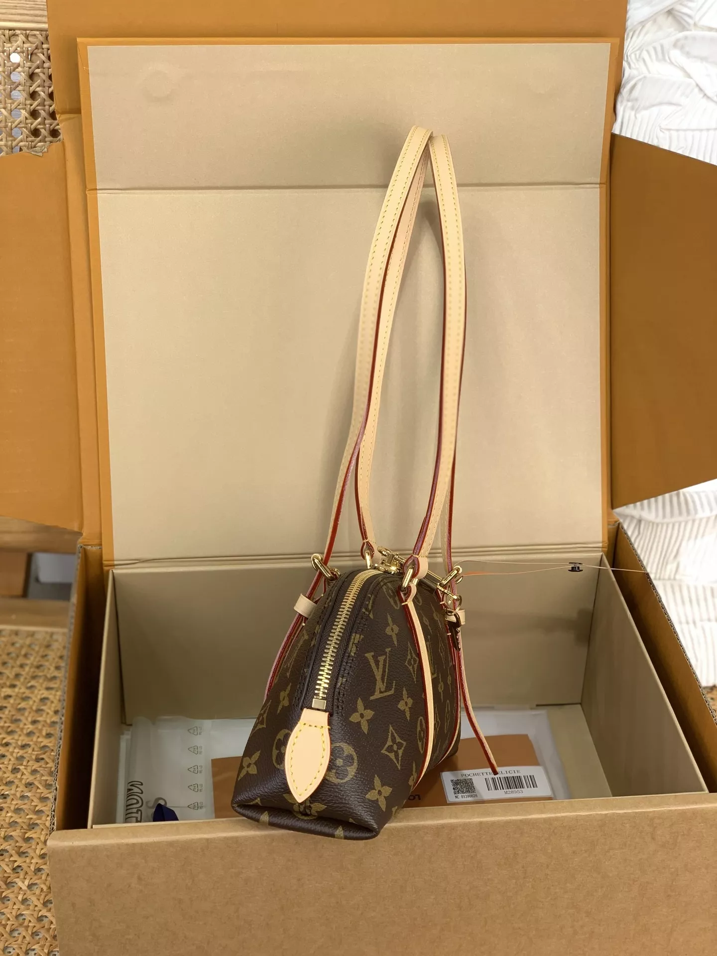 루이비통 이스트 웨스트 숄더 핸드백 상세 이미지 2