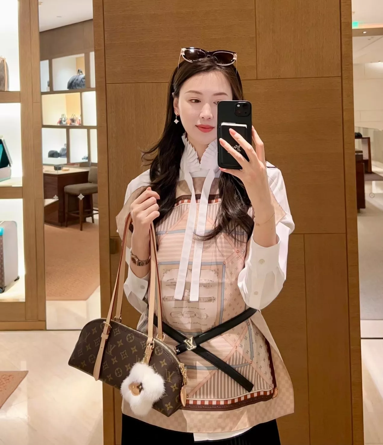 루이비통 이스트 웨스트 숄더 핸드백 상세 이미지 27