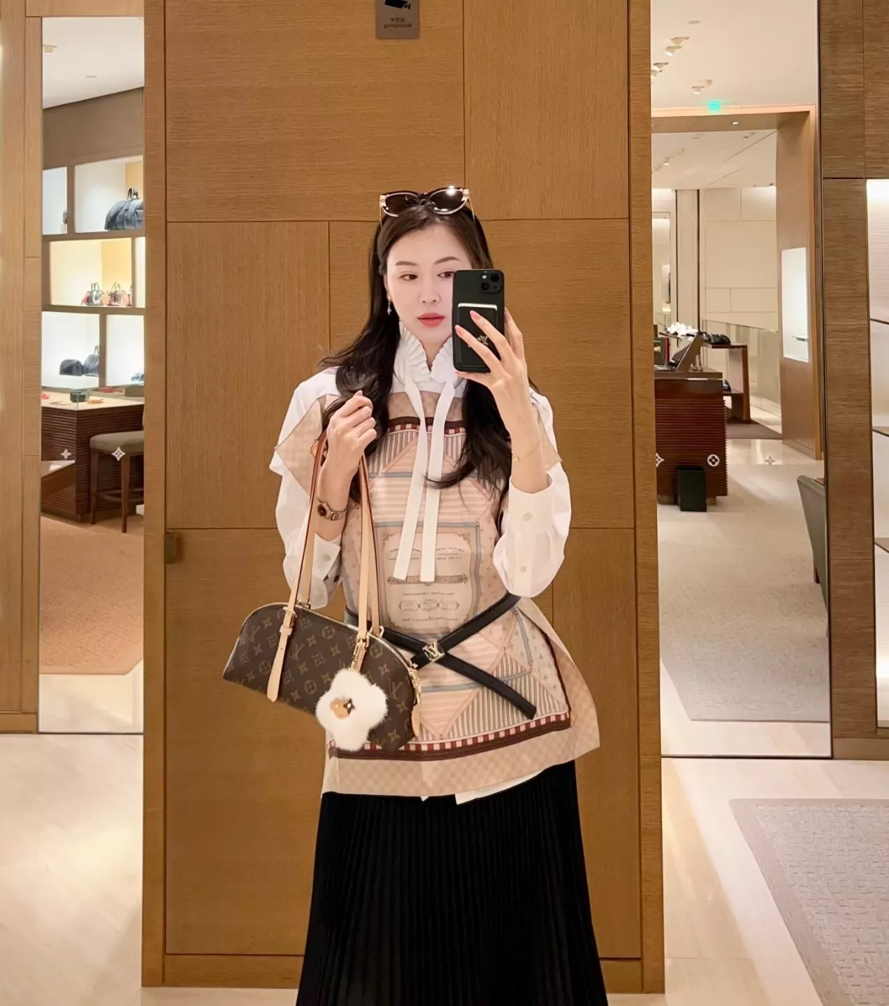 루이비통 이스트 웨스트 숄더 핸드백 상세 이미지 28