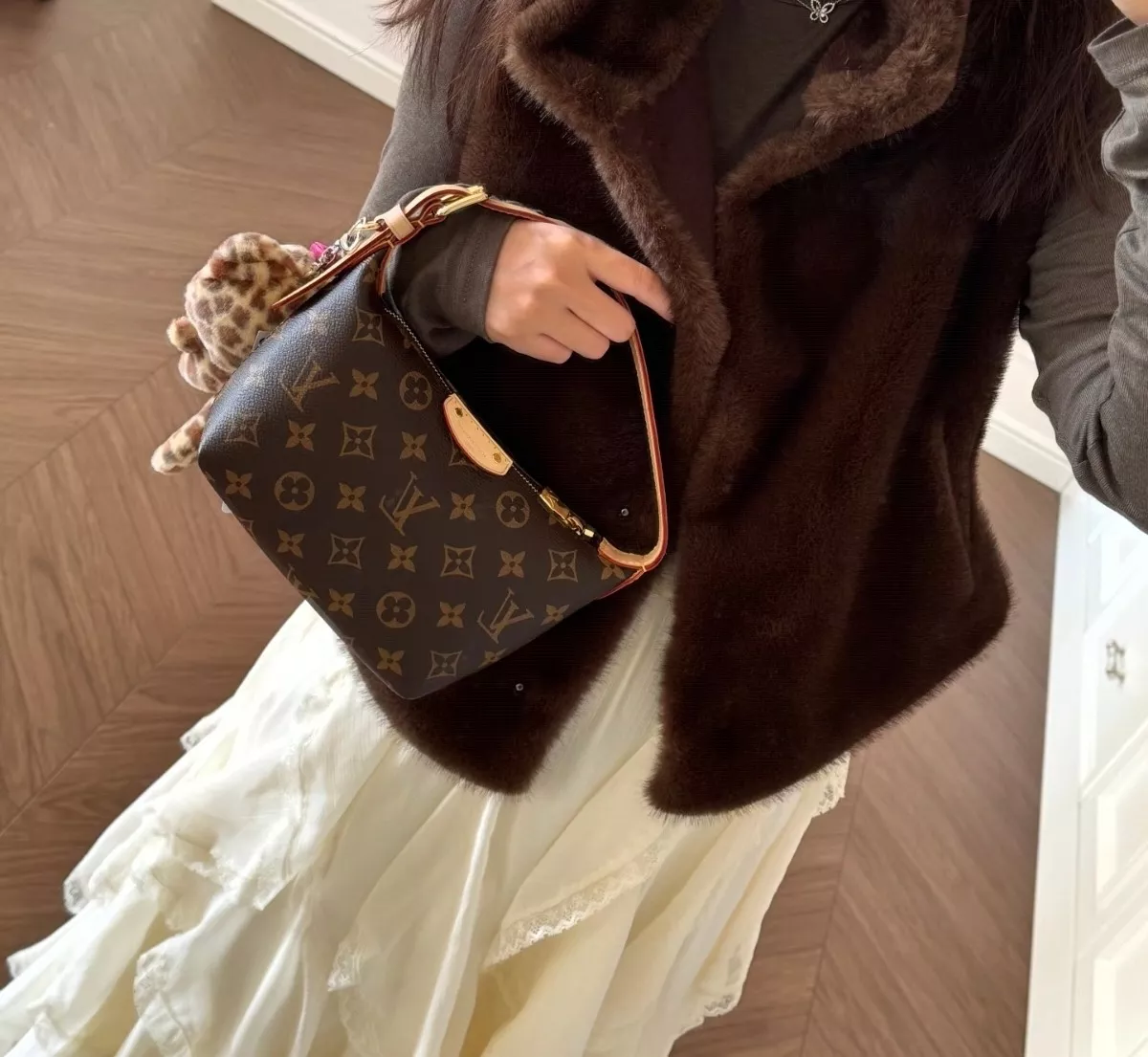 루이비통 미니 모노그램 포쉐트 백 상세 이미지 19
