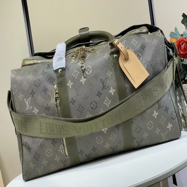 루이비통 카무플라주 모노그램 여행용 가방