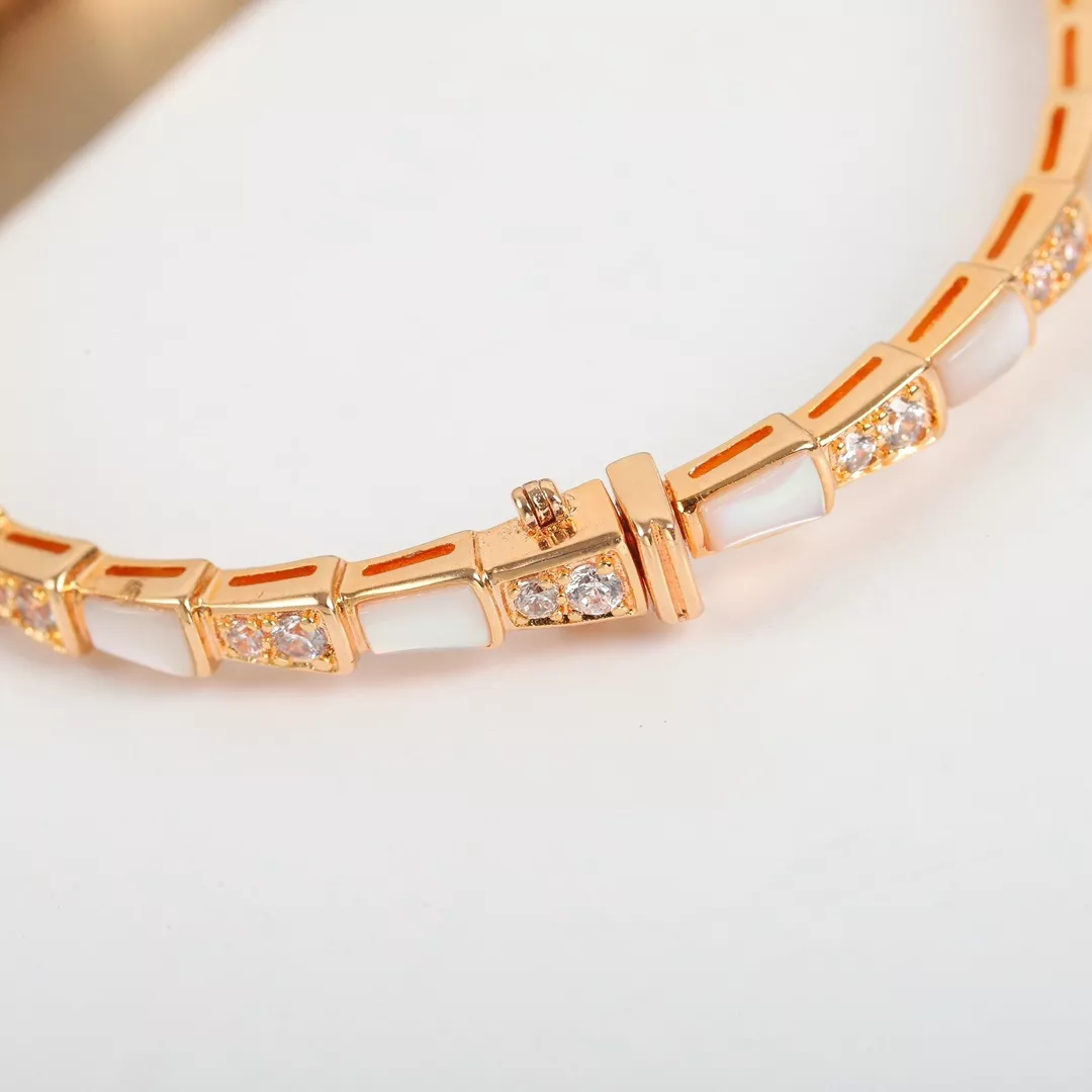 불가리 세르펜티 바이퍼 자개 뱀뼈 팔찌 상세 이미지 6