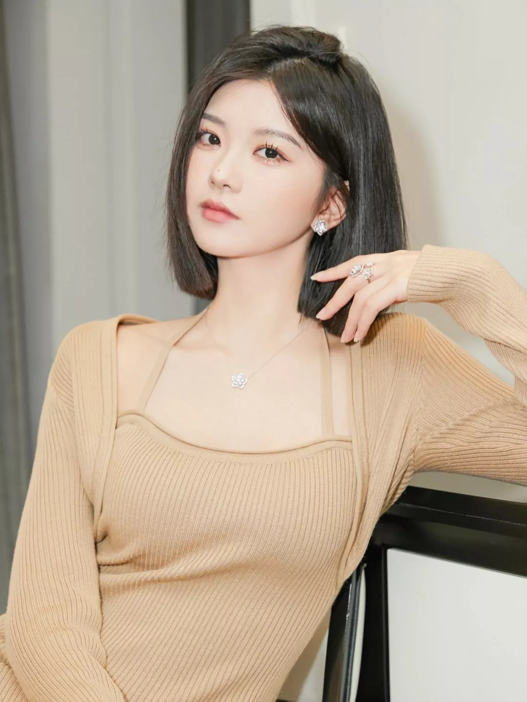 그라프 플라워 스터드 이어링 상세 이미지 11