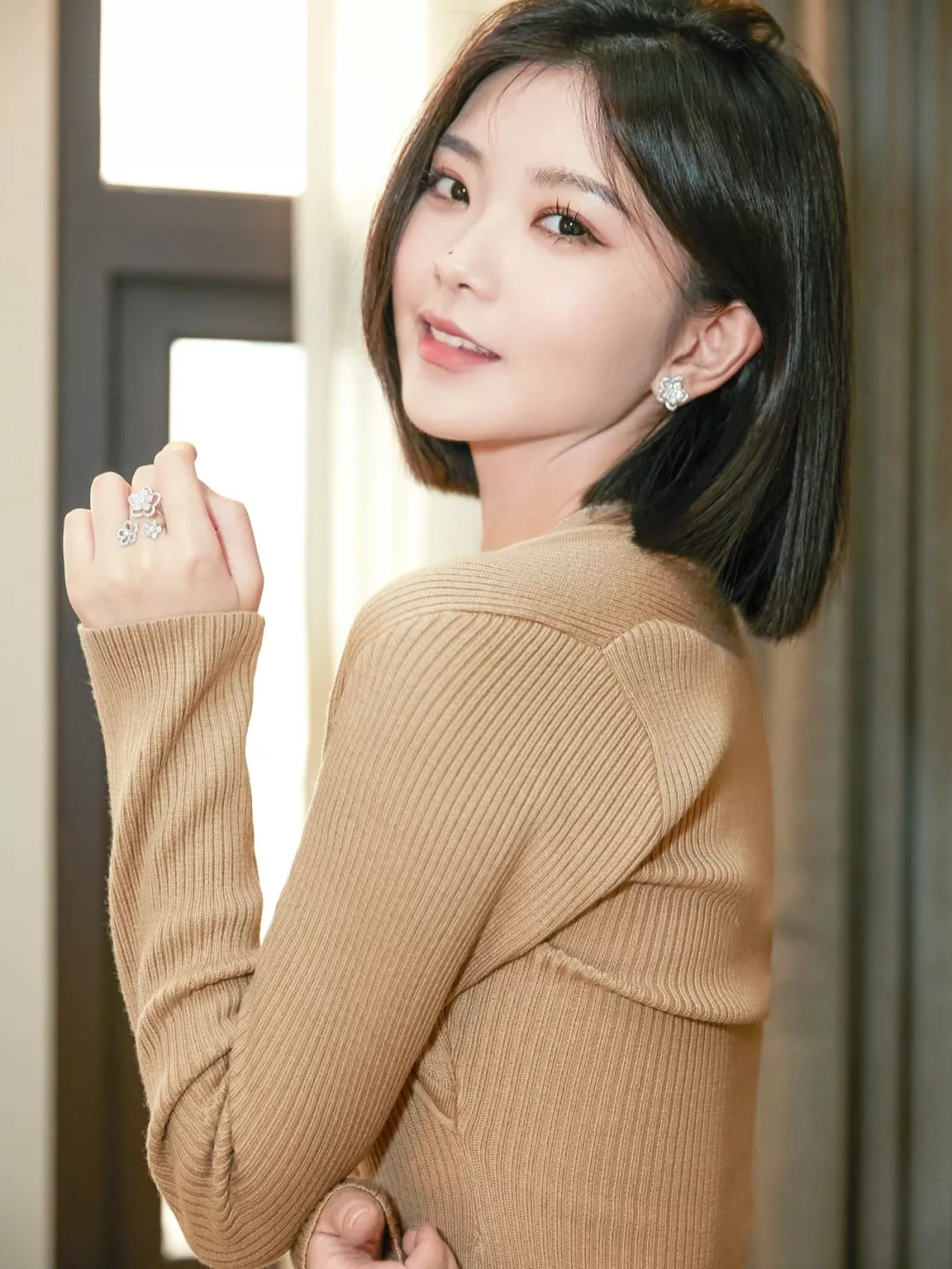 그라프 플라워 스터드 이어링 상세 이미지 8