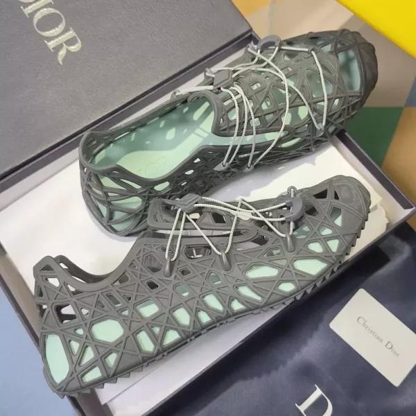 디올 워프 시리즈 홀 디테일 샌들