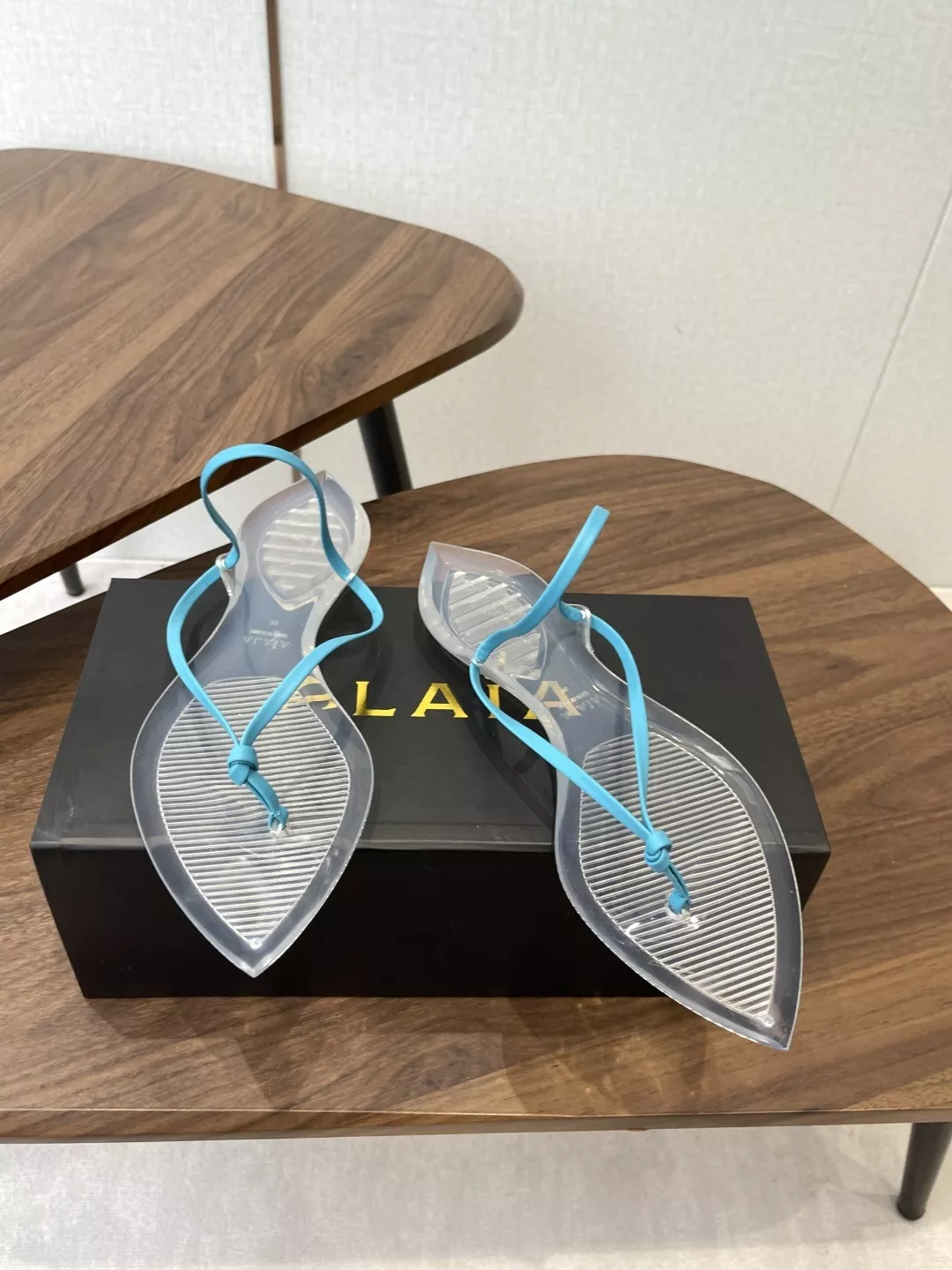 알라이아 뾰족코 PVC 젤리 슬리퍼 상세 이미지 4