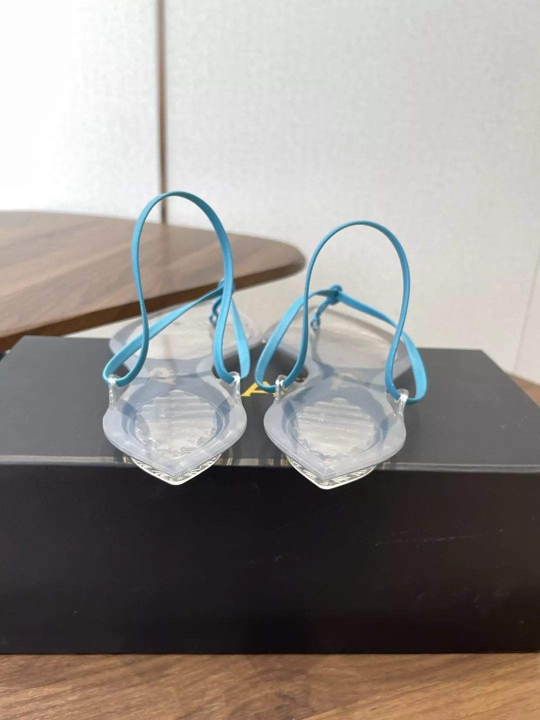 알라이아 뾰족코 PVC 젤리 슬리퍼 상세 이미지 8