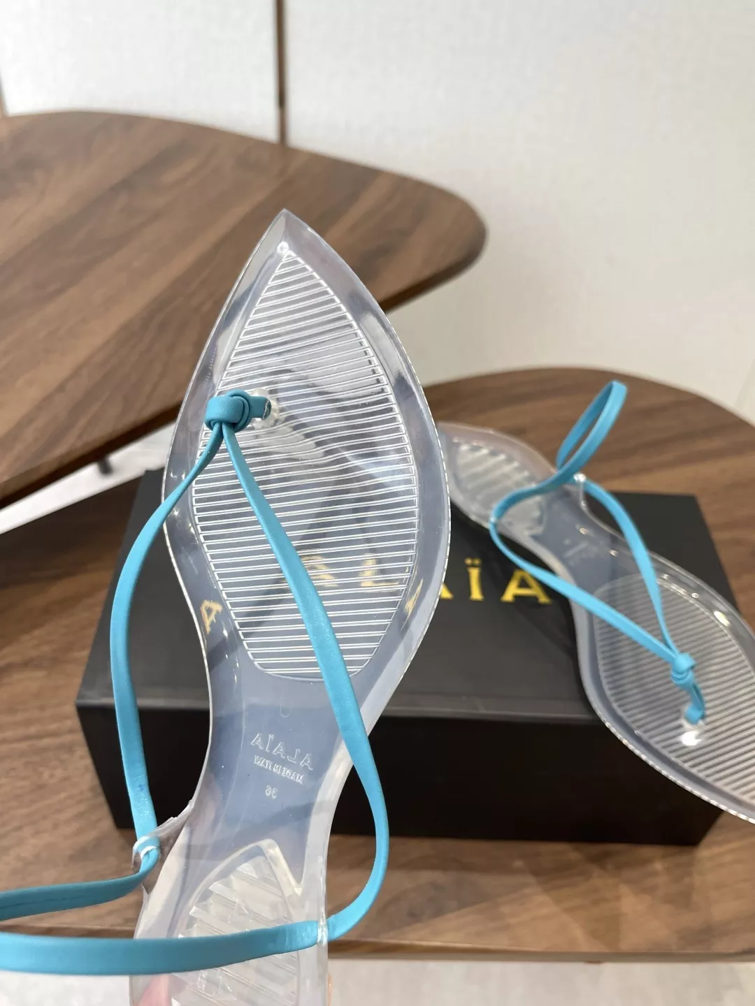 알라이아 뾰족코 PVC 젤리 슬리퍼 상세 이미지 6