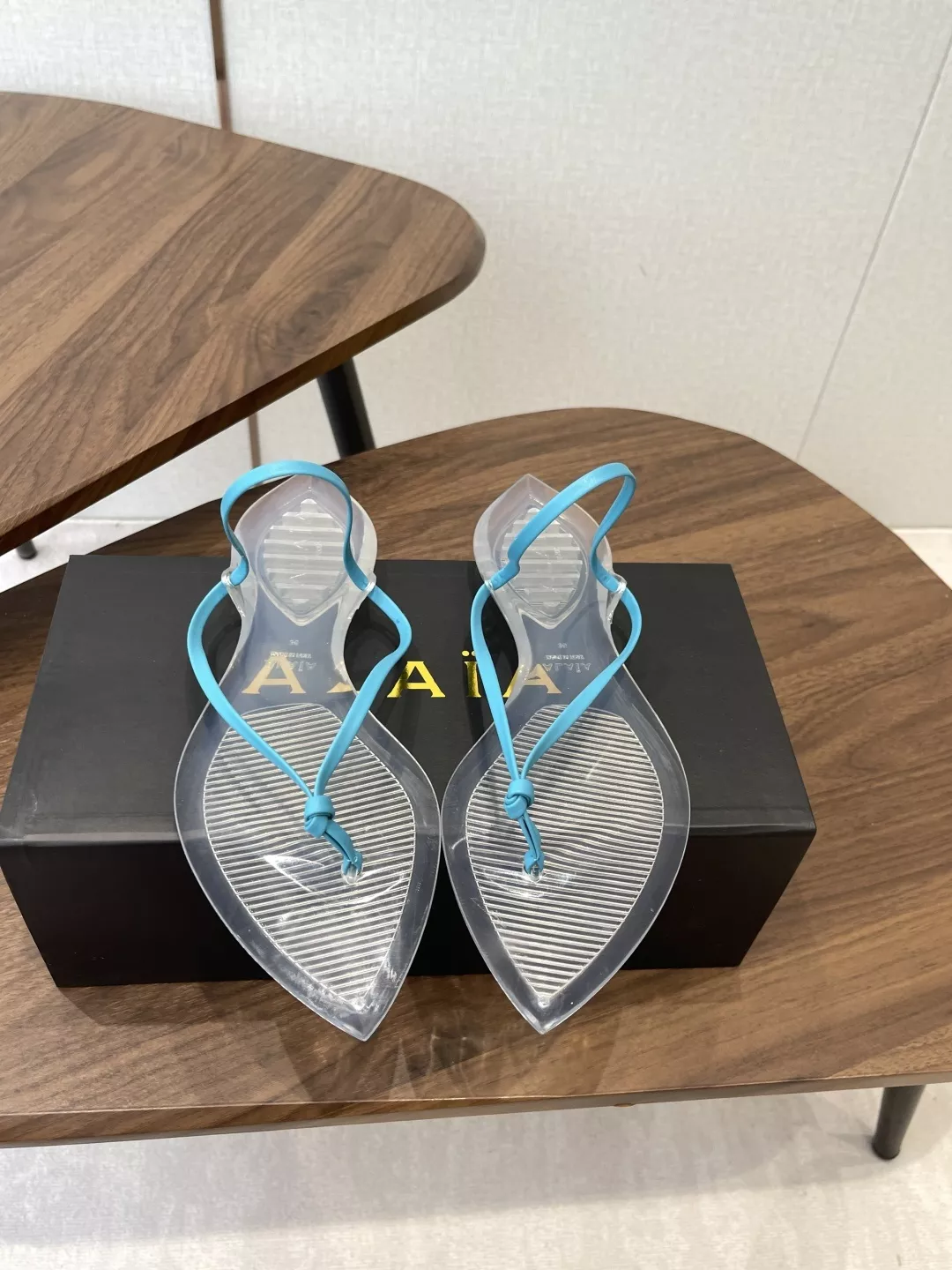 알라이아 뾰족코 PVC 젤리 슬리퍼 상세 이미지 1