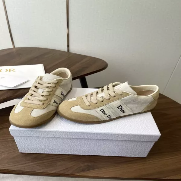 디올 자수 캐주얼 스니커즈