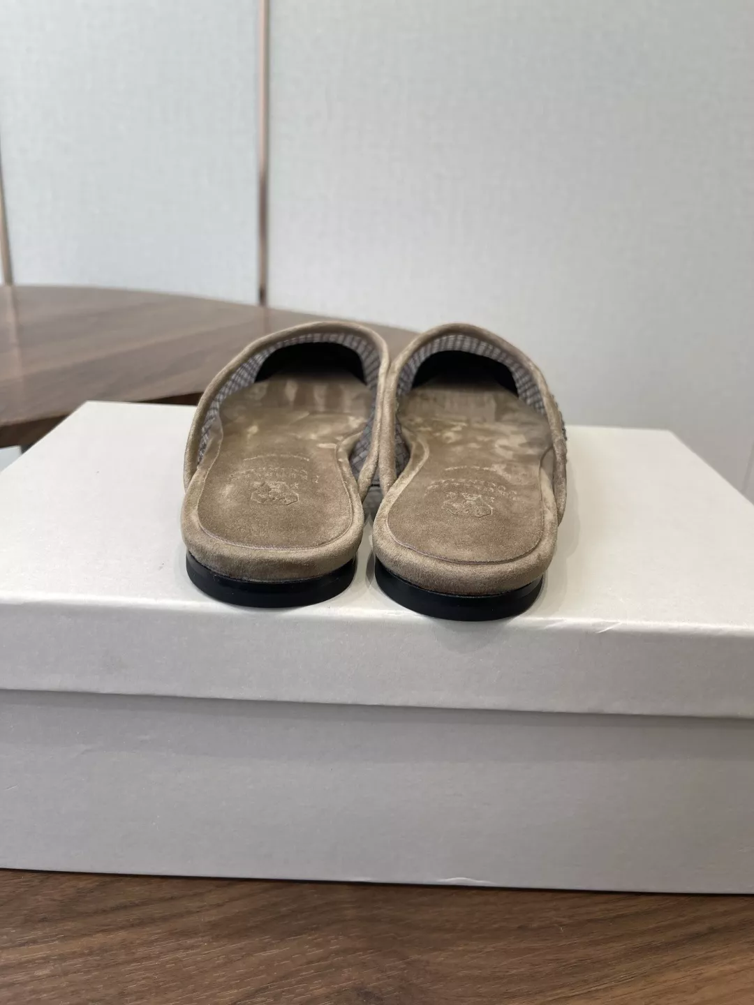 브루넬로쿠치넬리 스트라이프 스웨이드 비즈 장식 뮬 상세 이미지 8