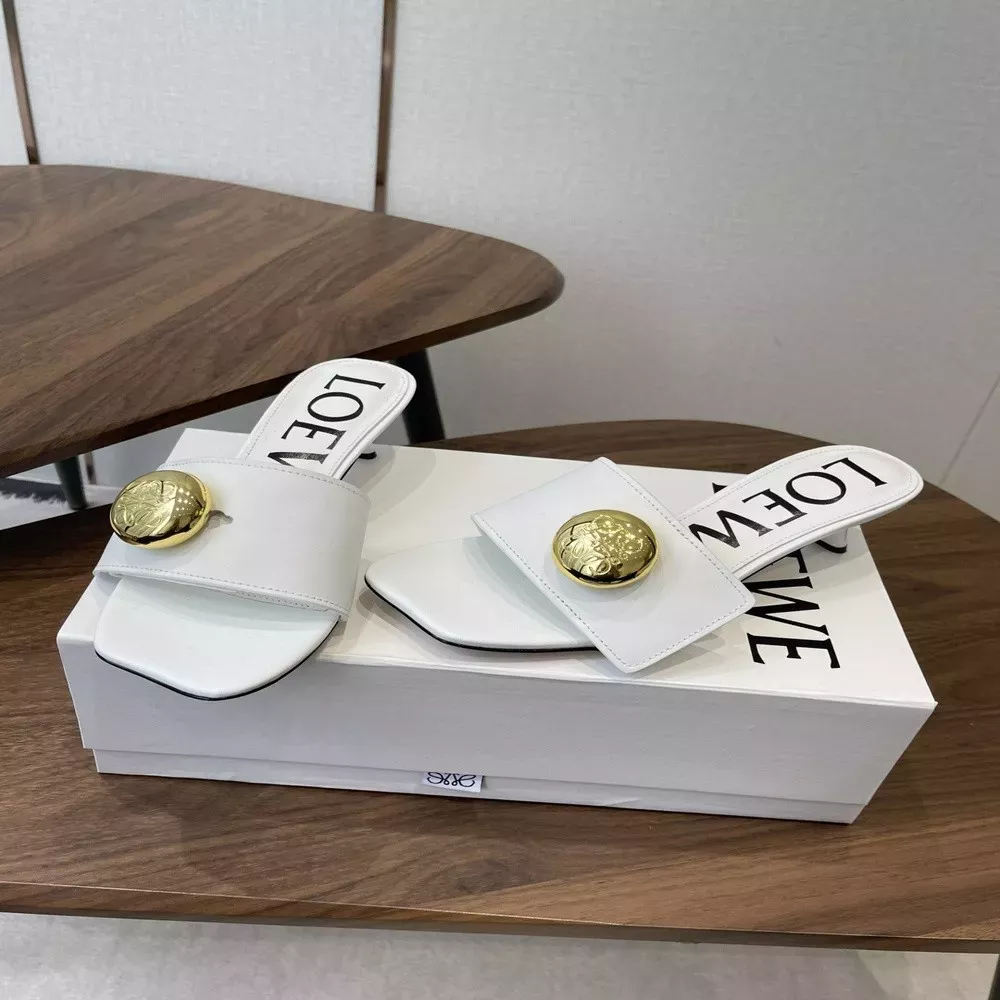 로에베 골드 장식 레더 슬리퍼
