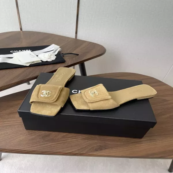 샤넬 더블씨 장식 양가죽 슬리퍼
