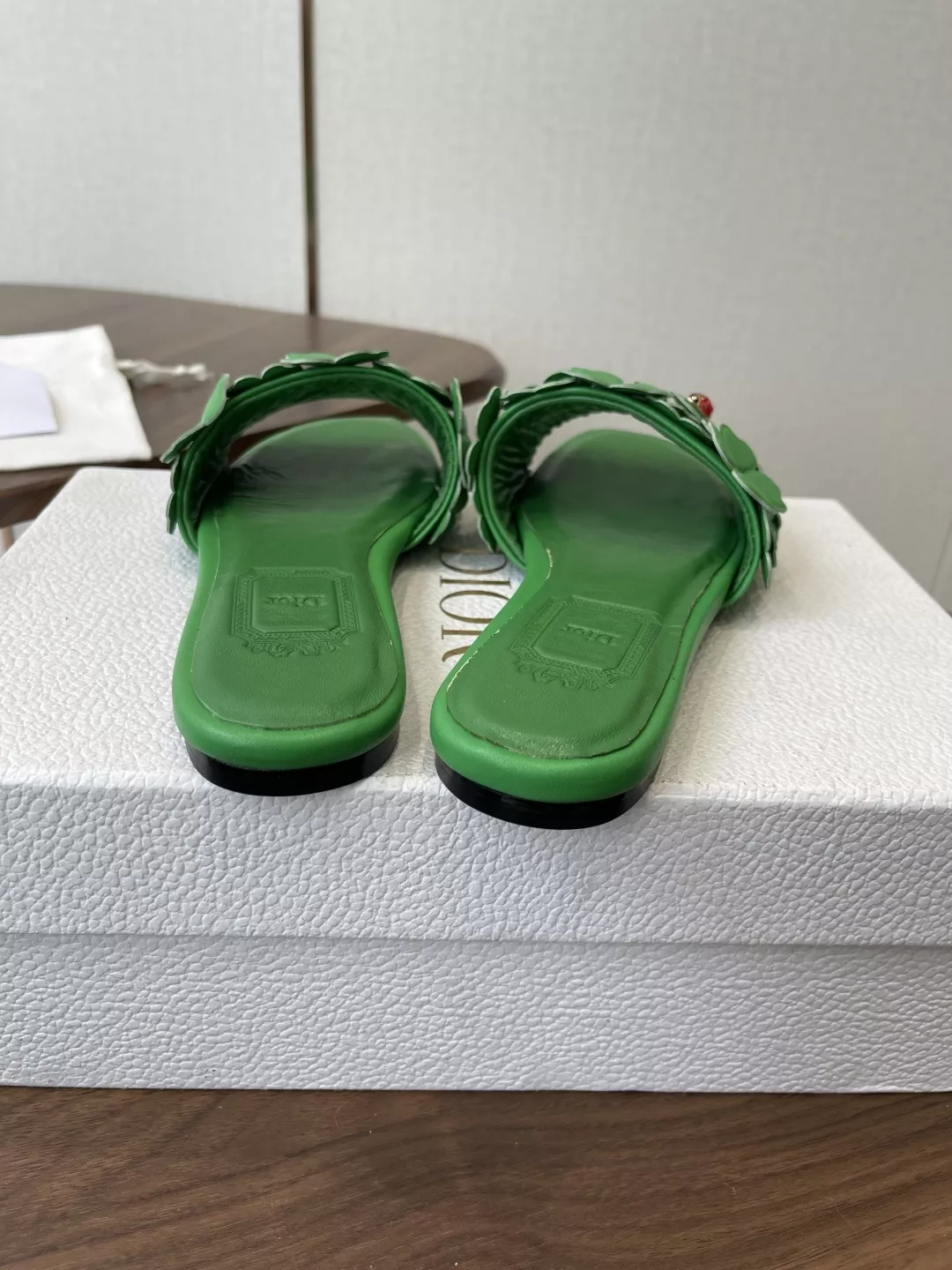 디올 플라워 장식 플랫 샌들 상세 이미지 8