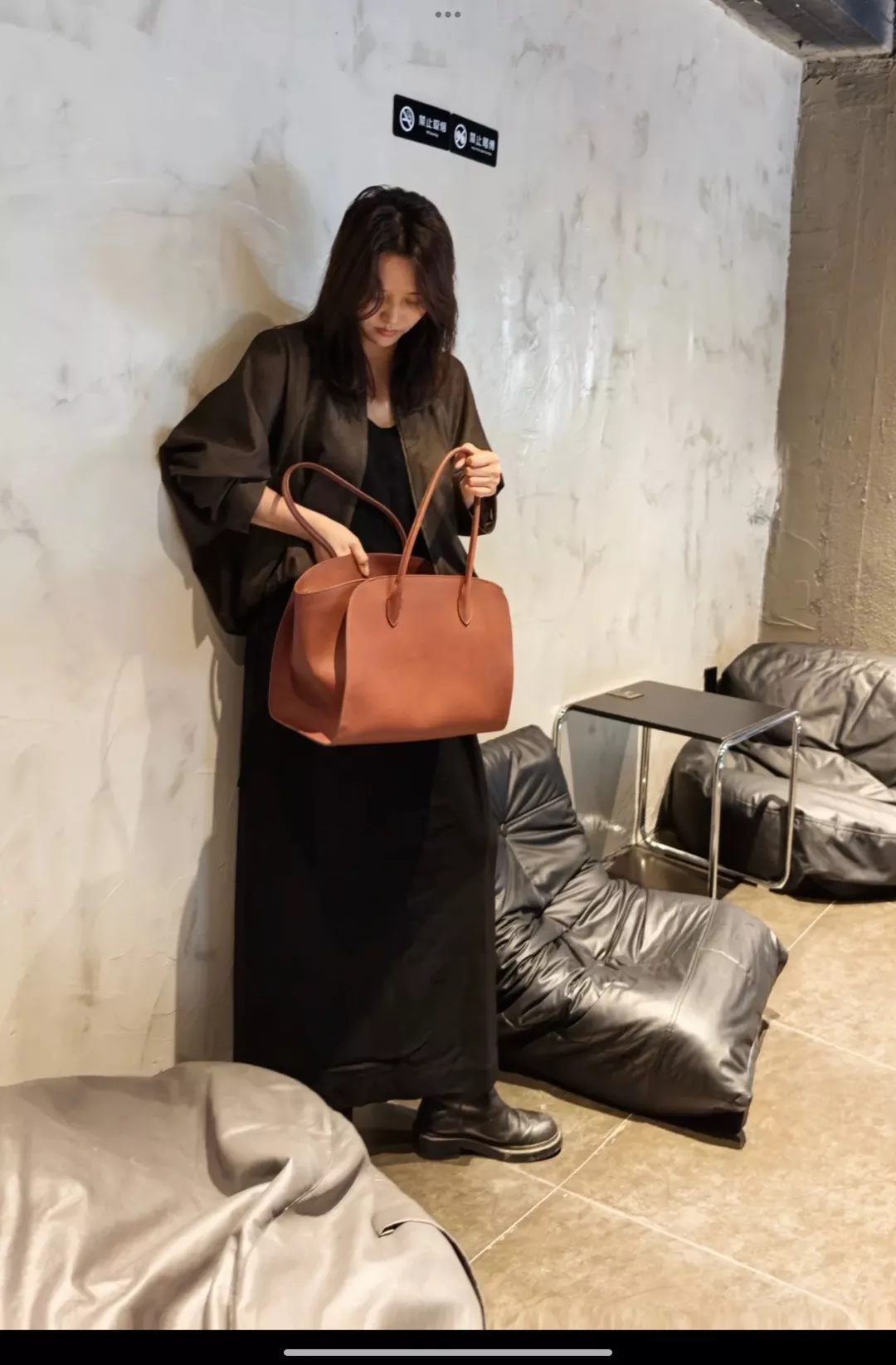 더로우 마를로 14 가죽 핸드백 상세 이미지 14