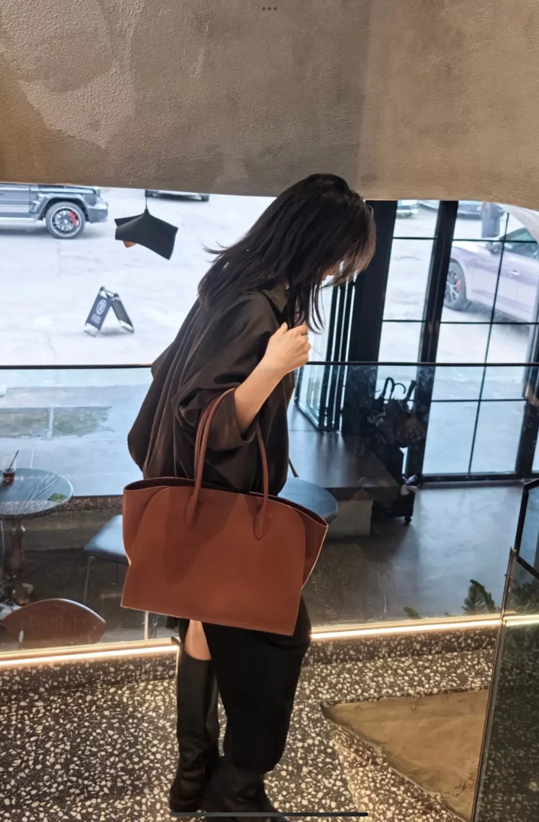 더로우 마를로 14 가죽 핸드백 상세 이미지 10