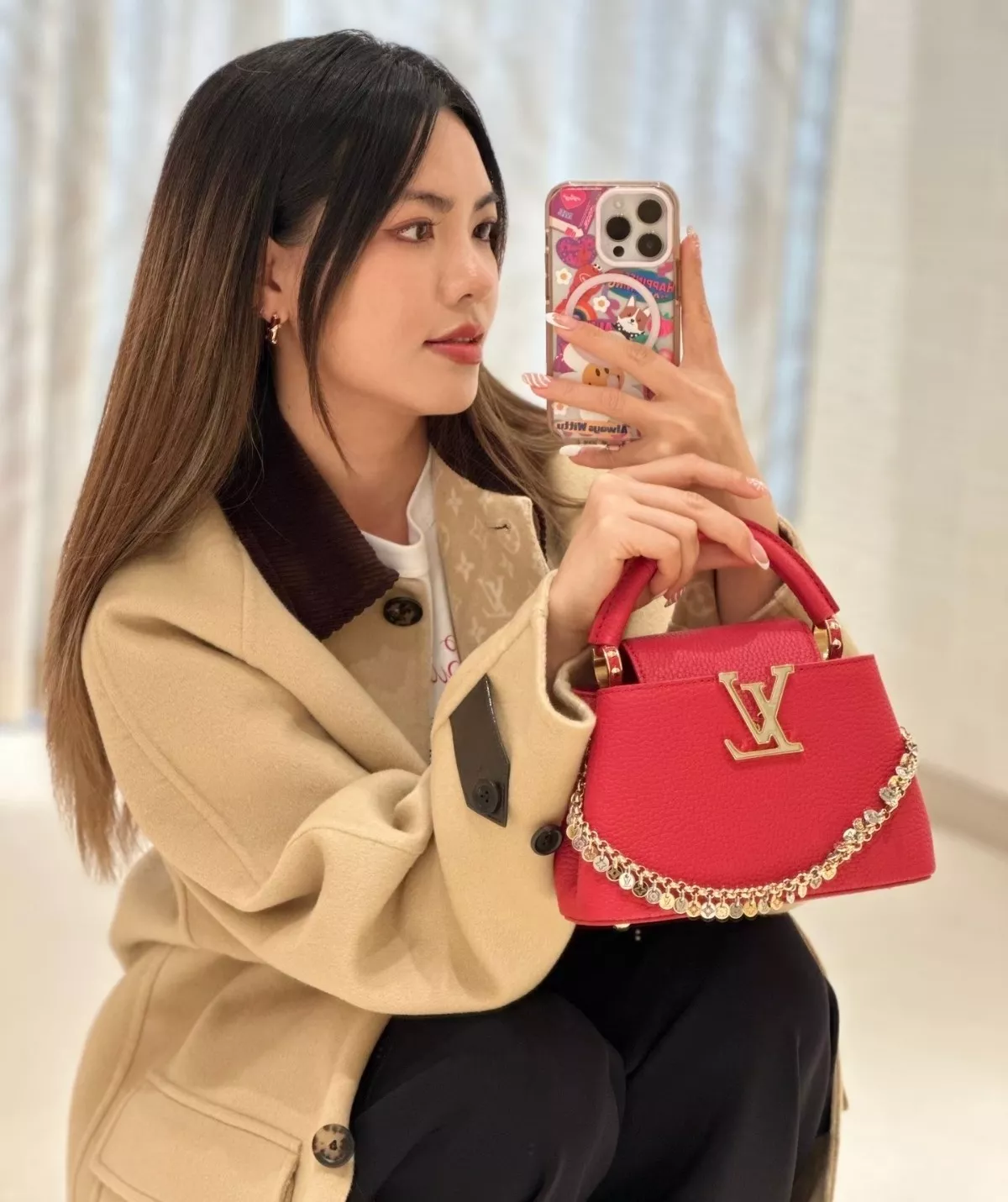루이비통 카퓌신 미니 체인 장식 핸드백 상세 이미지 26