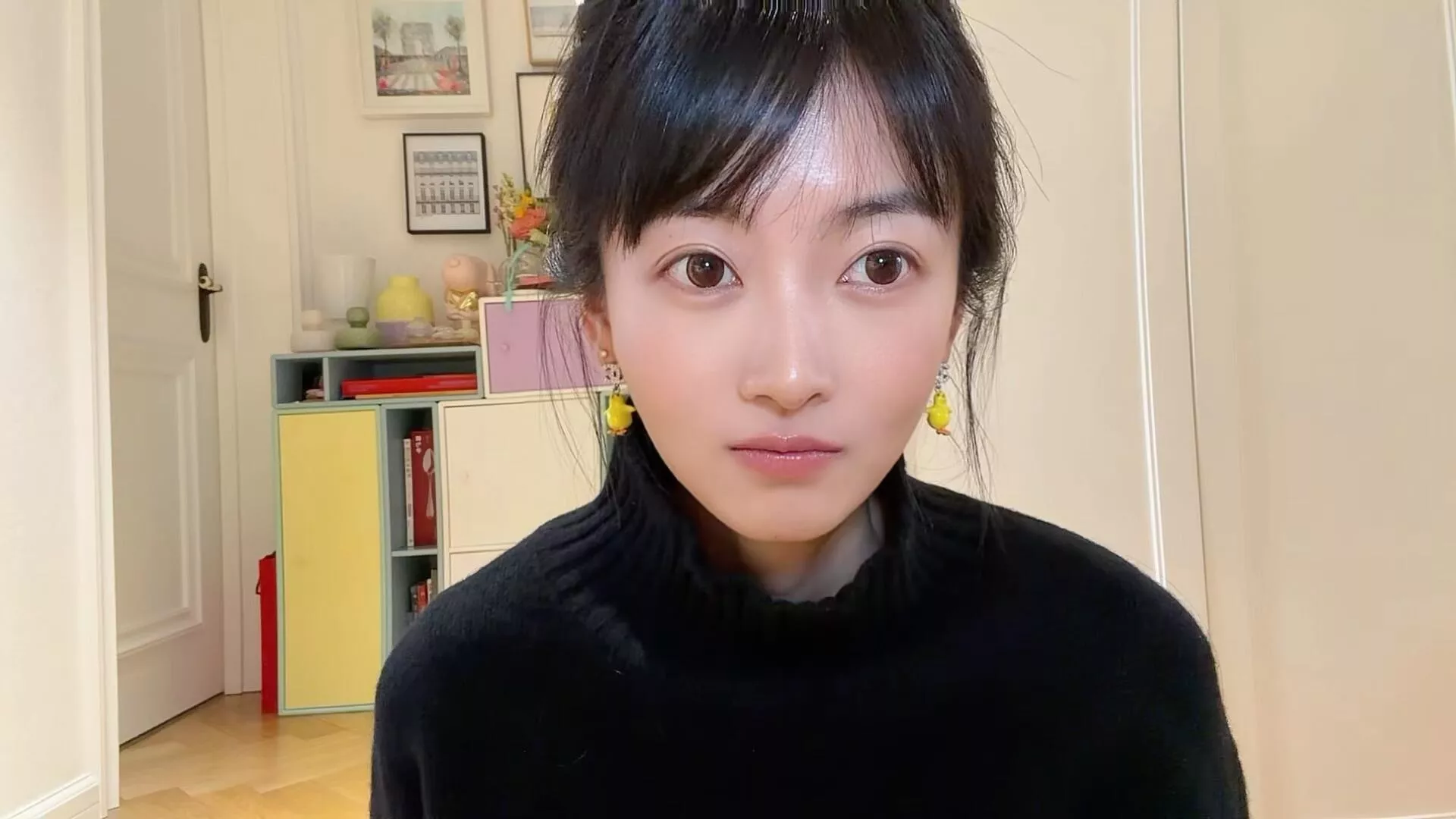 샤넬 더블C 옐로우 참 이어링 상세 이미지 21