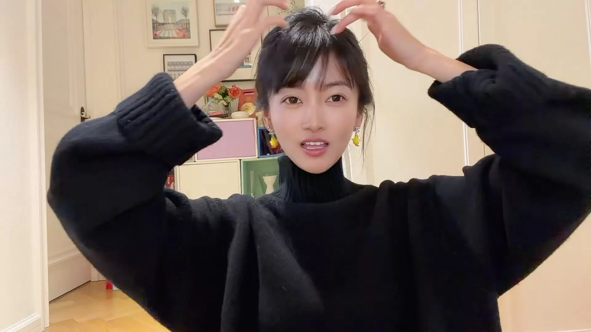 샤넬 더블C 옐로우 참 이어링 상세 이미지 20
