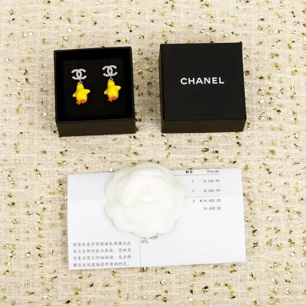 샤넬 더블C 옐로우 참 이어링