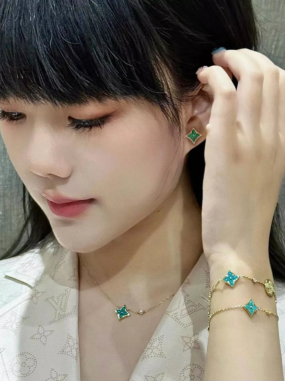 루이비통 사각 플라워 모티브 이어링 상세 이미지 8