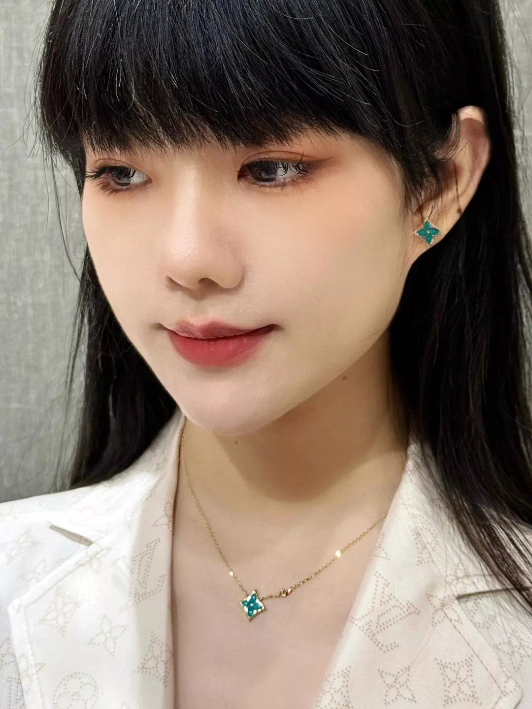 루이비통 사각 플라워 모티브 이어링 상세 이미지 9