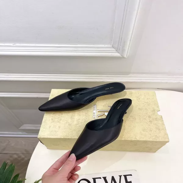 더로우 미니멀 포인티드토 캣힐 반슬리퍼